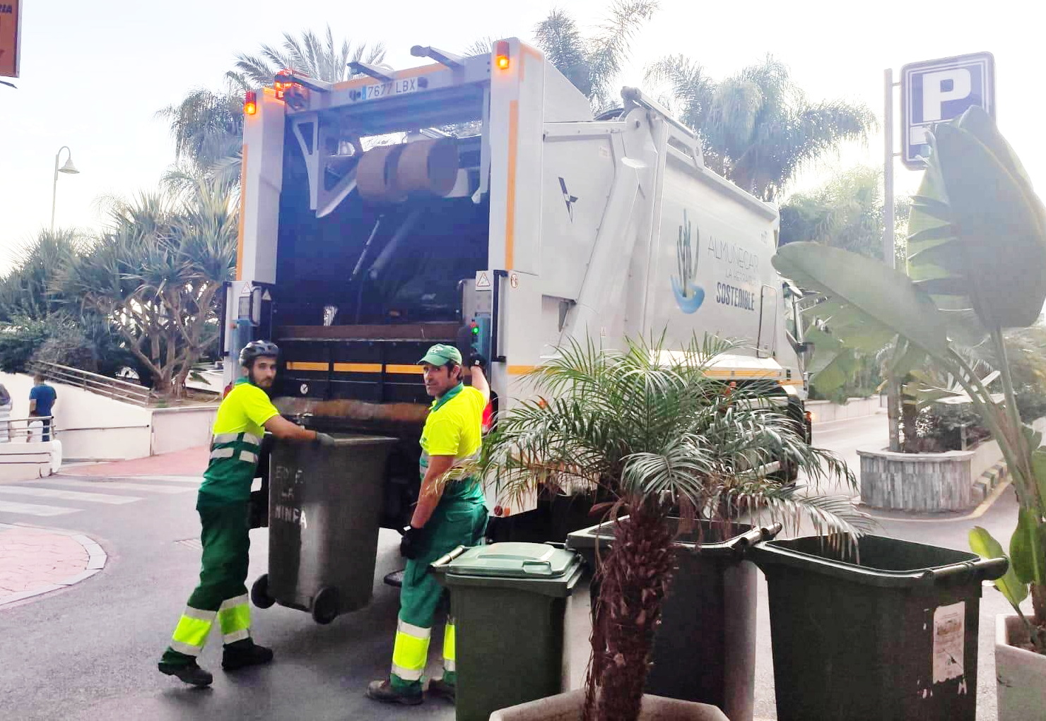 Almuñécar comienza el martes 1 de julio el horario de verano de recogida de basuras en la zona centro, vigente hasta el 7 de septiembre.